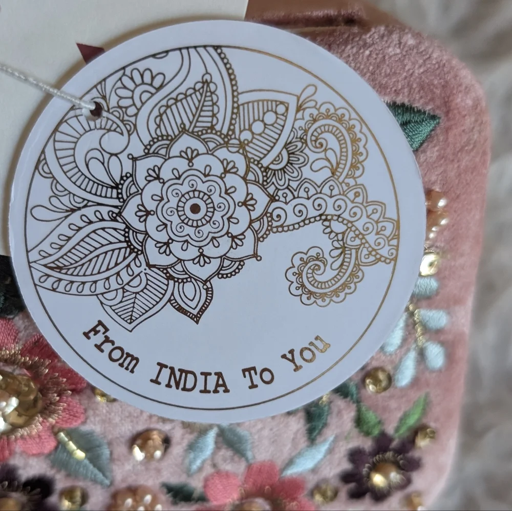 Floral Embroidered Card Holder in Pink